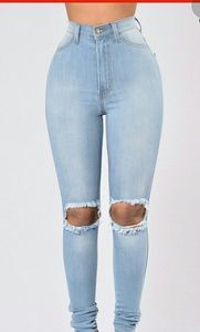 BRAND NEW Fashion Nova High waisted ripped jeans